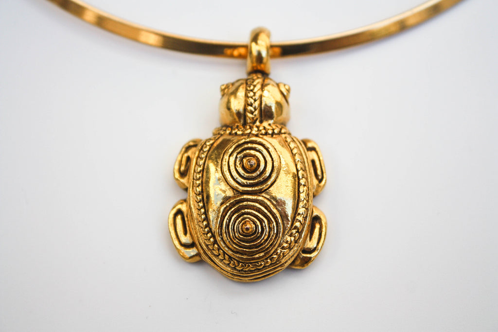 Collier Jone